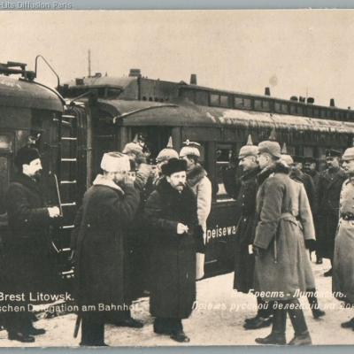 Wl 1918 brest litovsk treaty accueil delegation russe avec trotsky