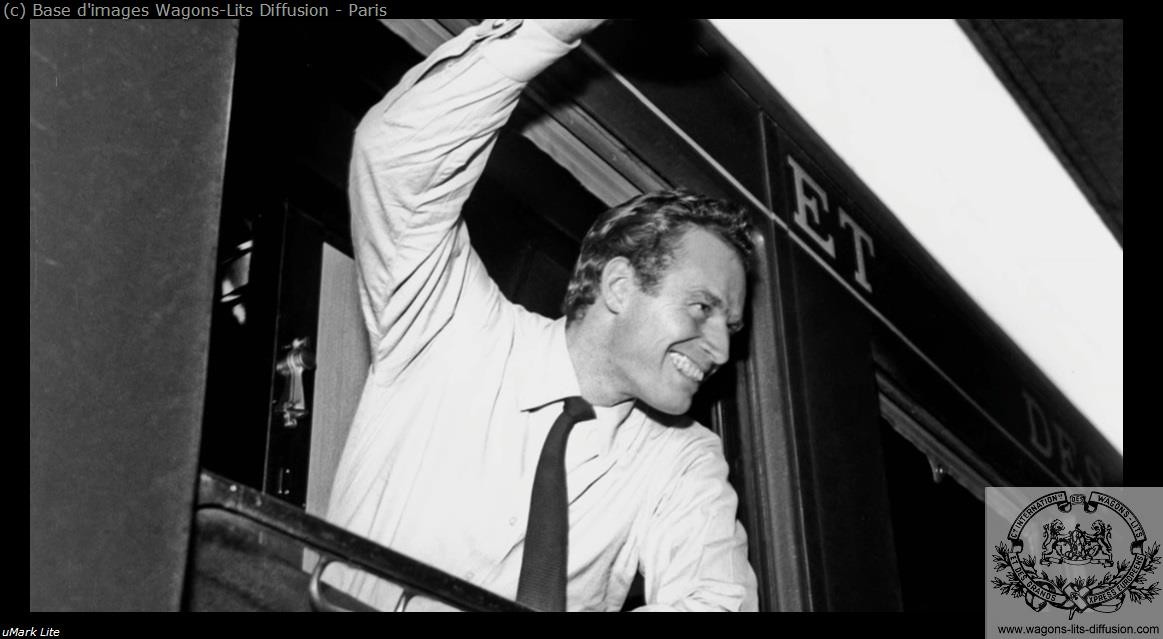 Wl charlston heston sur le train bleu a cannes 1958
