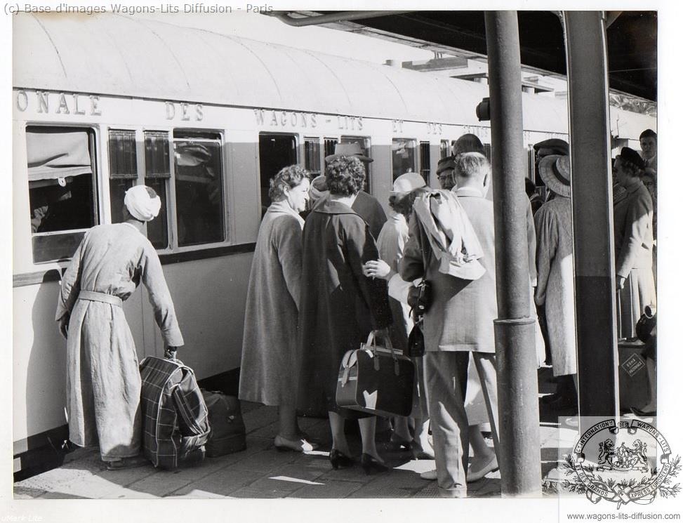 Wl egypt luxor train station in 1960