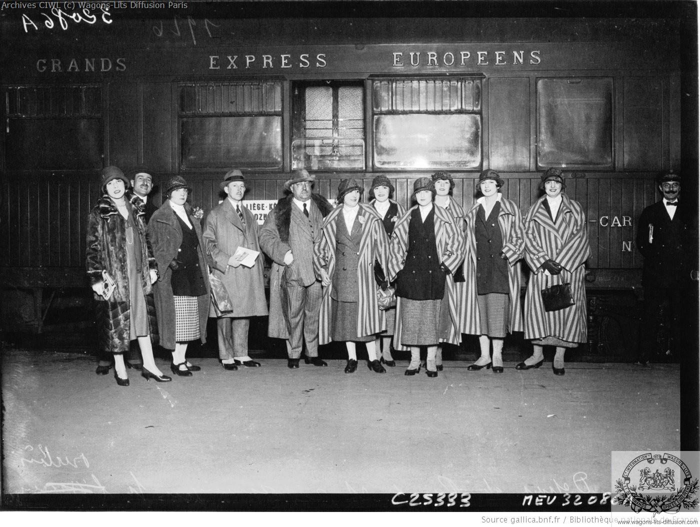 Wl gare du nord depart du couturier poiret accompagne de sept modeles 1926