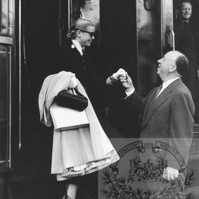Wl Hitchcock et grace kelly train bleu