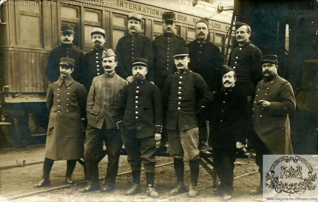 Wl militaires devant wagon restaurant vr n 481 saint denis 1915